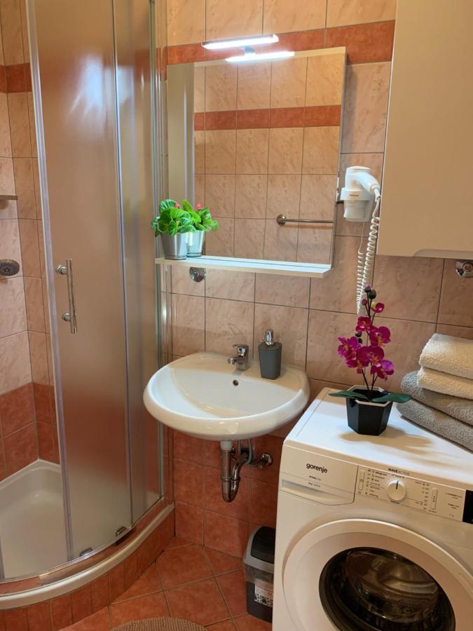 Villa Ulika - 3 Apt For 4 Persons Pula Exterior photo